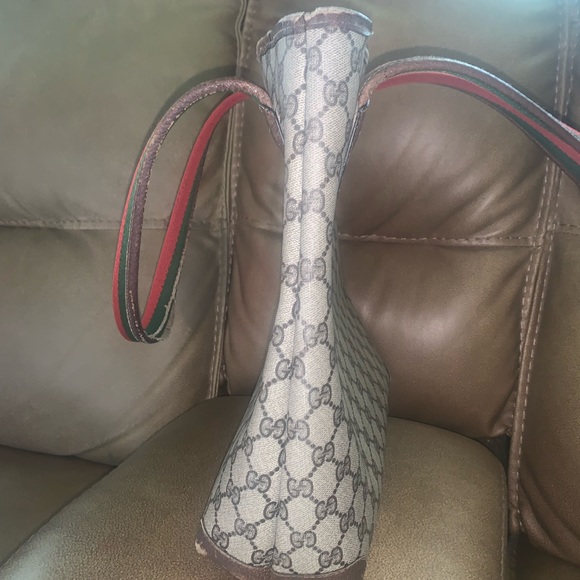 Reposhing the Gucci tote, added is the boat Gucci bag, some life left in both. - Picture 11 of 13